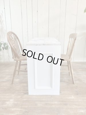 サイドもモールディングで飾り、見た目も可愛い