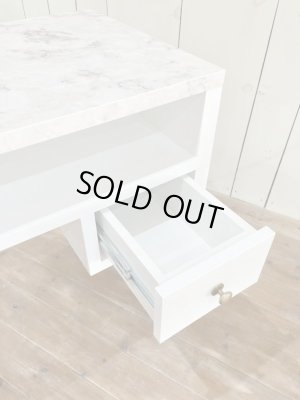 ミニ引き出し付き。お仕事に合わせて収納部もオーダーメイドも承ります。