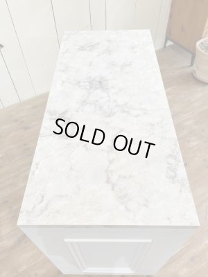 これぞ大理石というマーブル柄。