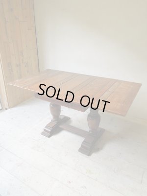 伸長式天板を伸ばすと、W1500まで広がります