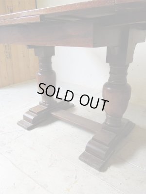 脚は彫が入っていないシンプルなもの