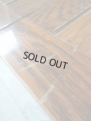 飲食店で使われていたため、傷も多いです