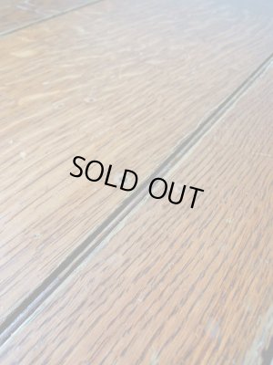 飲食店で使われていたため、タバコの焼け跡が多少あります