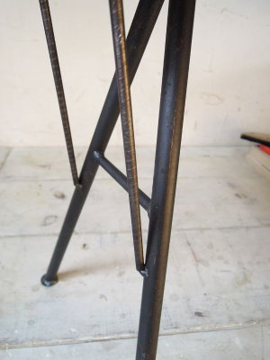 インダストリアル感が強いアイアンレッグです