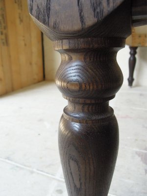 ろくろ脚のデザインはオーダーメイドもできますよ!