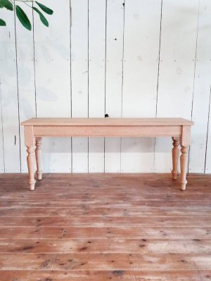 ホワイトオーク無垢材を使った質感豊かなベンチ