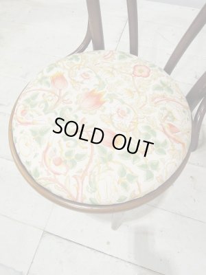 こちらはウィリアムモリスのワイルドローズ、華やかな花柄が素敵です。