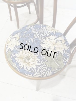 こちらの張地はクリサンティマム、落ち着いた色合いが素敵です。