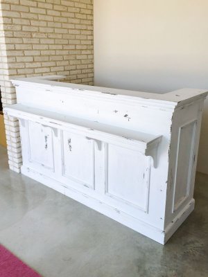 熊本県の美容室に納品させていただいたアンティークカウンター。