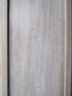 淡いブルーに汚し加工を施した塗装仕上げです