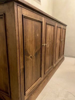 パイン材を使った温かみのあるアンティーク調家具をオーダーメイドで製作します。