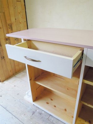 スライドレールでスムーズな動きの引出しです