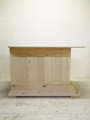 塗装前の状態、本体はパイン材です。木目を活かしたワックし仕上げもおすすめです！