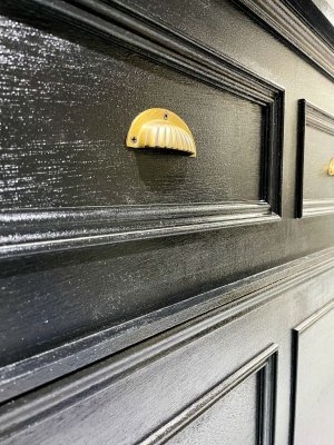 真鍮金物でかっこよく飾り付け、形も100種類以上から選べます。