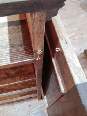 開き止めをつけて、開放状態にできます。細かなご要望にお答えします。