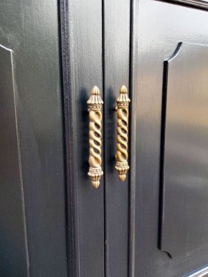 真鍮の取っ手は100種類以上から選べます。