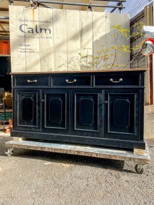 こちらはW1800サイズのキャビネット