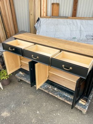 引き出しや扉の仕様は自由に選べます。