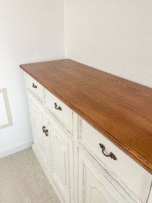 こちらは天板はビーチ無垢材