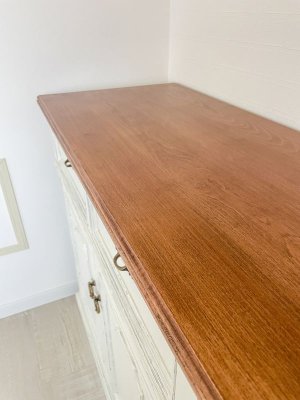 こちらはビーチ材の天板、板目が主張しすぎないのがおすすめポイント。