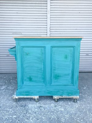 モールディング装飾を施したアンティーク調カウンター