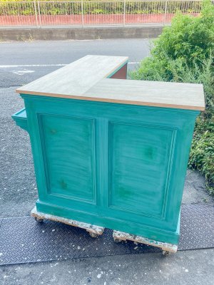 店舗向けL字カウンターをオーダーメイド製作します。