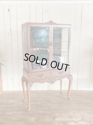 装飾が豪華、猫脚のキュリオケース