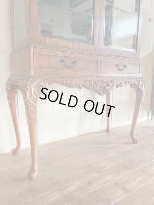 猫脚のアンティークガラスキャビネット