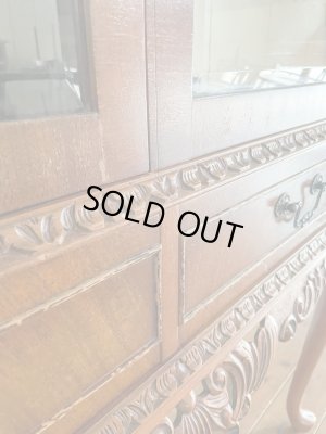 立体的な彫刻装飾、趣があります。