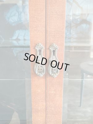 アンティーク家具ならでは、おしゃれな取っ手。