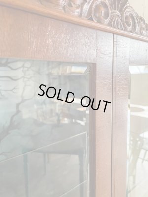 厚みのあるガラスは斜めにカットされていて、写りが良いです。