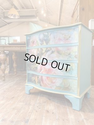 アンティークチェストのリメイク品です。
