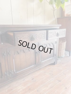 深い引き出し付きキャビネット