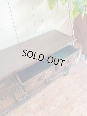 深い引き出し付きキャビネット