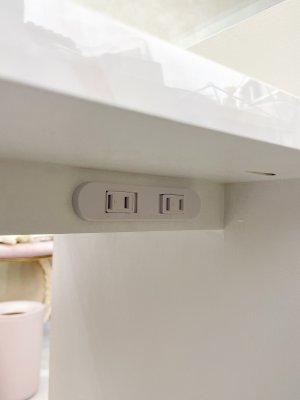 棚の裏に別途コンセントも設置。