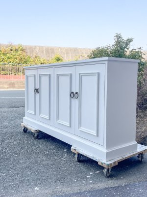 かわいらしいアンティーク調キャビネット