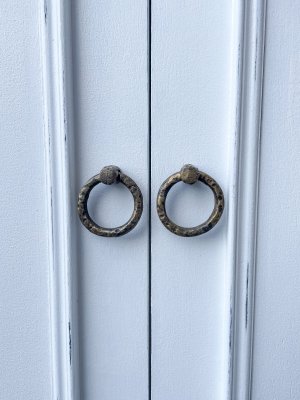 ゴツゴツした大きな真鍮取っ手、100種類以上から選べます。