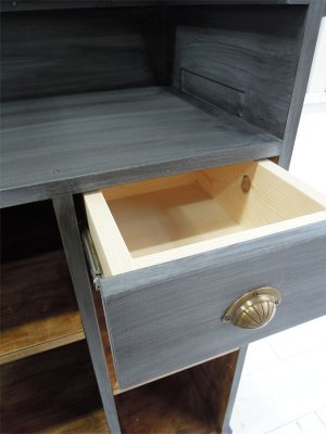 スライドレールでスムーズなドロー付き。