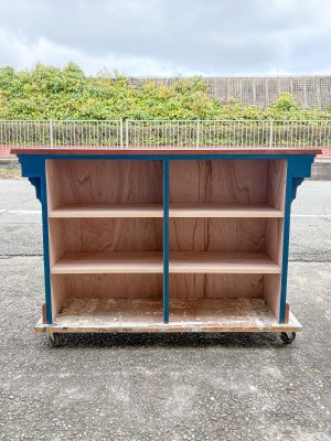 内側には可動棚収納を作らせていただきました。