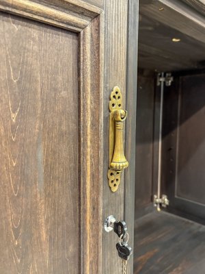 真鍮取っ手は100種類以上のデザインから選べます。