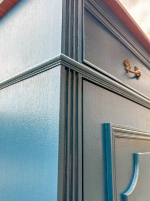 装飾を盛り込んだ高級感のある家具をお楽しみ下さい！