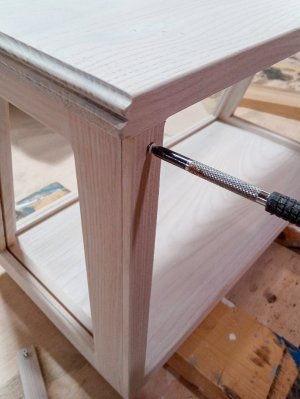 簡単なドライバー組み立て式です。