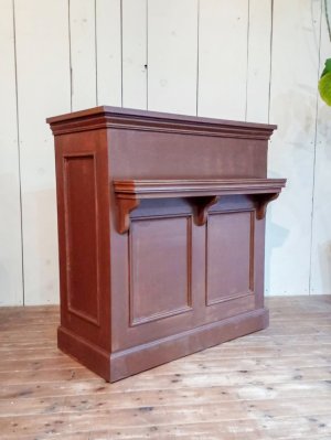 アンティーク調デザインのレジカウンターをオーダーメイド致します。