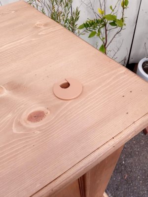 傷や虫食いをイメージしたエイジング加工仕上げ