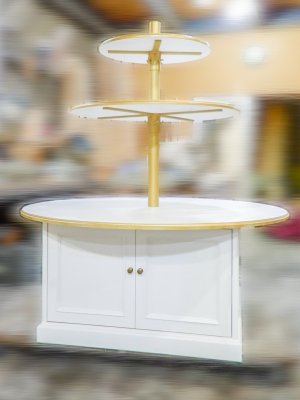 こちらが直径140cmの大きな丸天板シェルフ