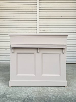 ピンクベージュ色のレジカウンター