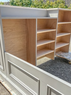 内側の収納、引出し、扉など様々カスタマイズできます。