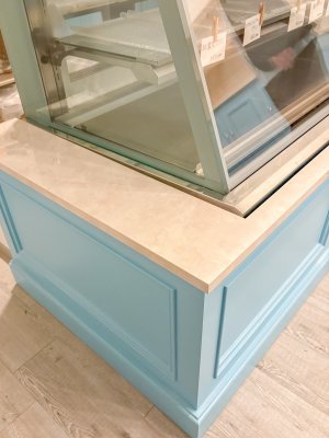 天板や化粧に大理石メラミンを使っています。