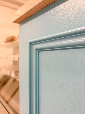 モールディングを使ったアンティーク調のデザイン