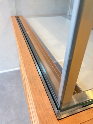 冷蔵ショーケースをぴったり隠す、特製化粧カバーです。